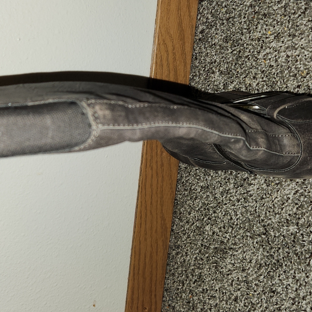 Boots - Picture 3 of 3
